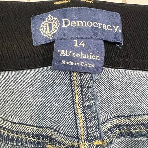 Democracy Ab-Solution Cropped Stretch Jeans Size 14 Casual Chic Wardrobe Basic - Picture 3 of 8